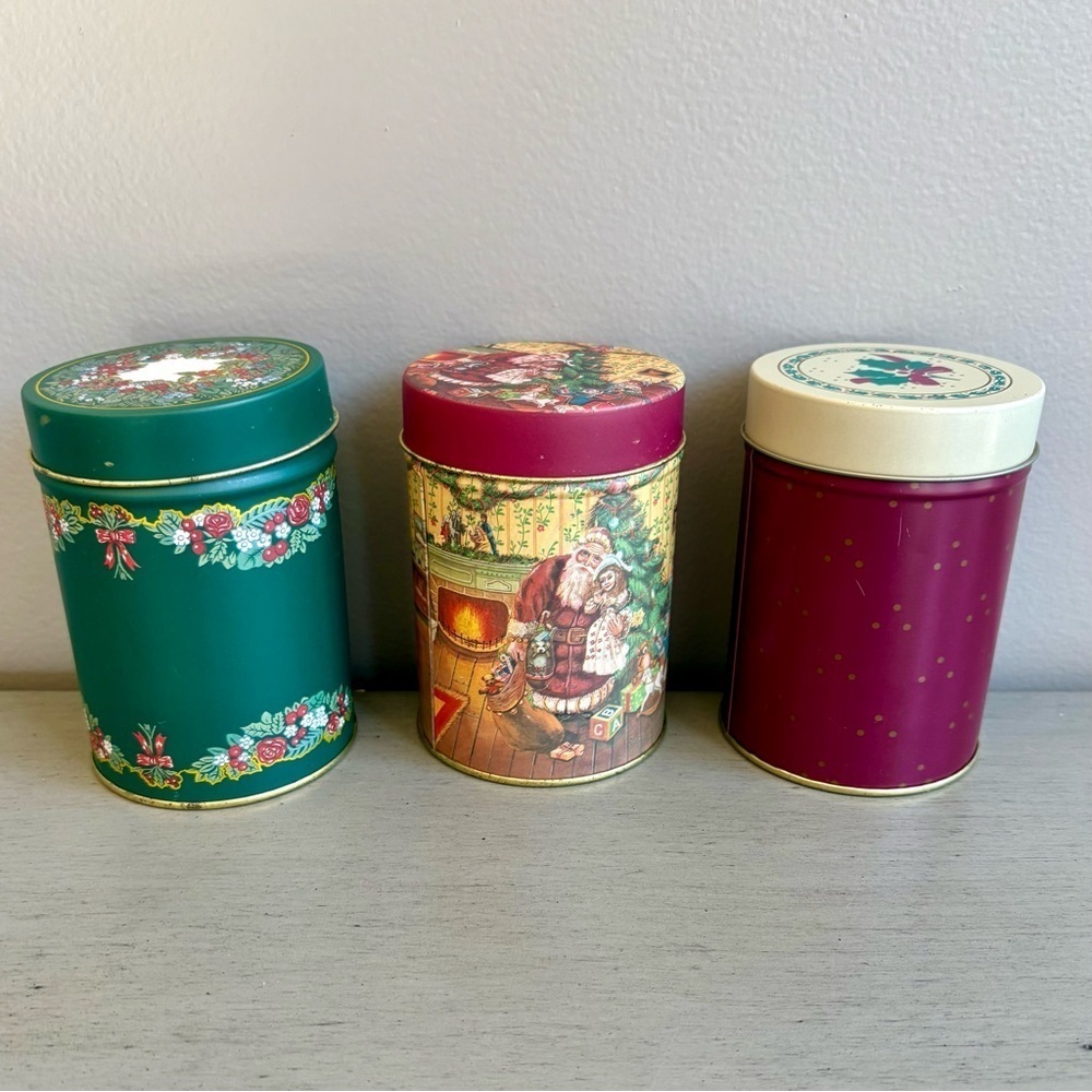 VTG Festive Christmas Holiday Round Cookie Tin Set of 3 - Multicolor Santa Holly - Picture 2 of 16